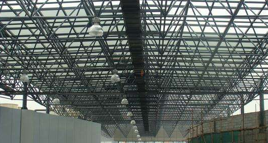 湖北听网架公司的名目师阐述其网架的季节个性